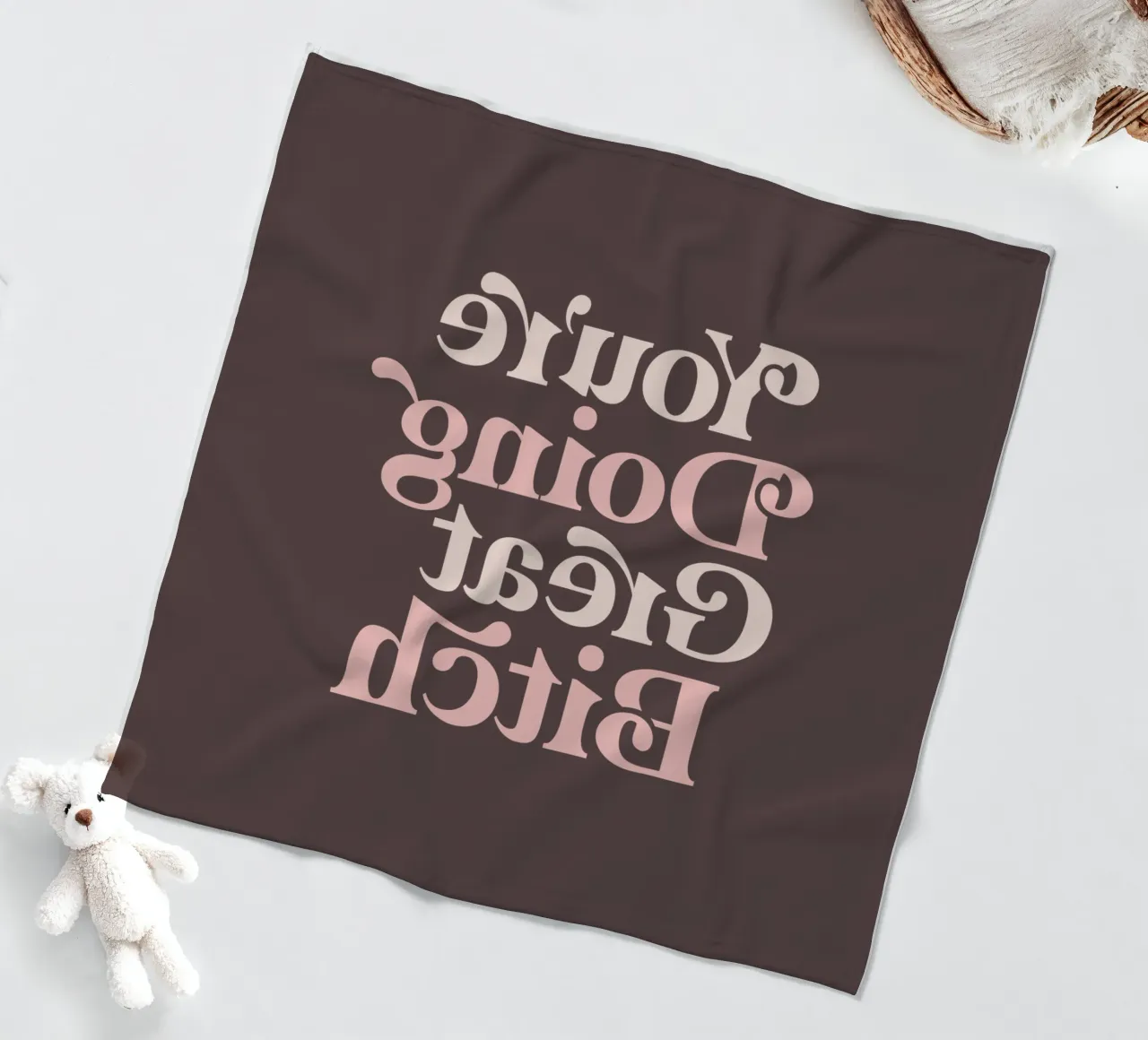 Stampa tipografica divertente You're Doing Great Bitch coperta in pile da THE MOTIVATED TYPE