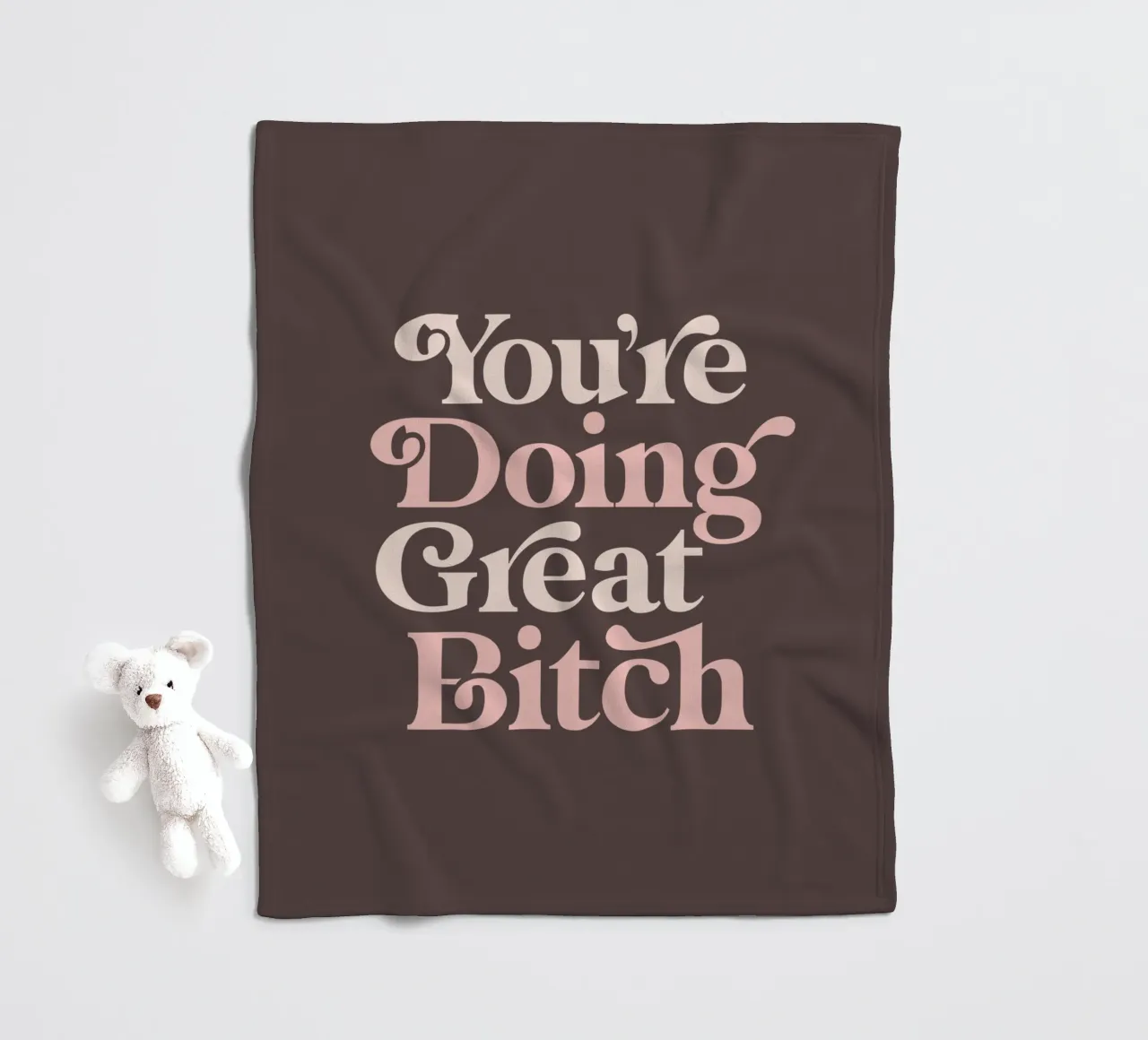 Stampa tipografica divertente You're Doing Great Bitch coperta in pile da THE MOTIVATED TYPE