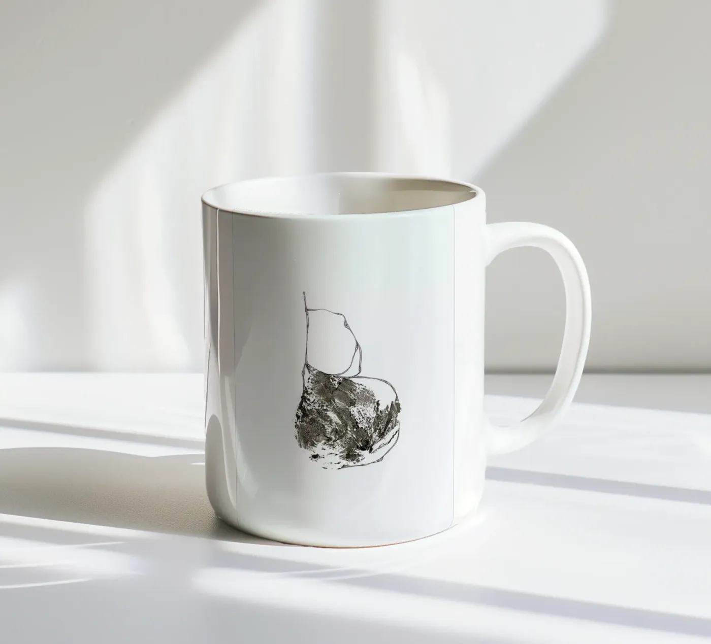 B mug en céramique de Marina Guiu