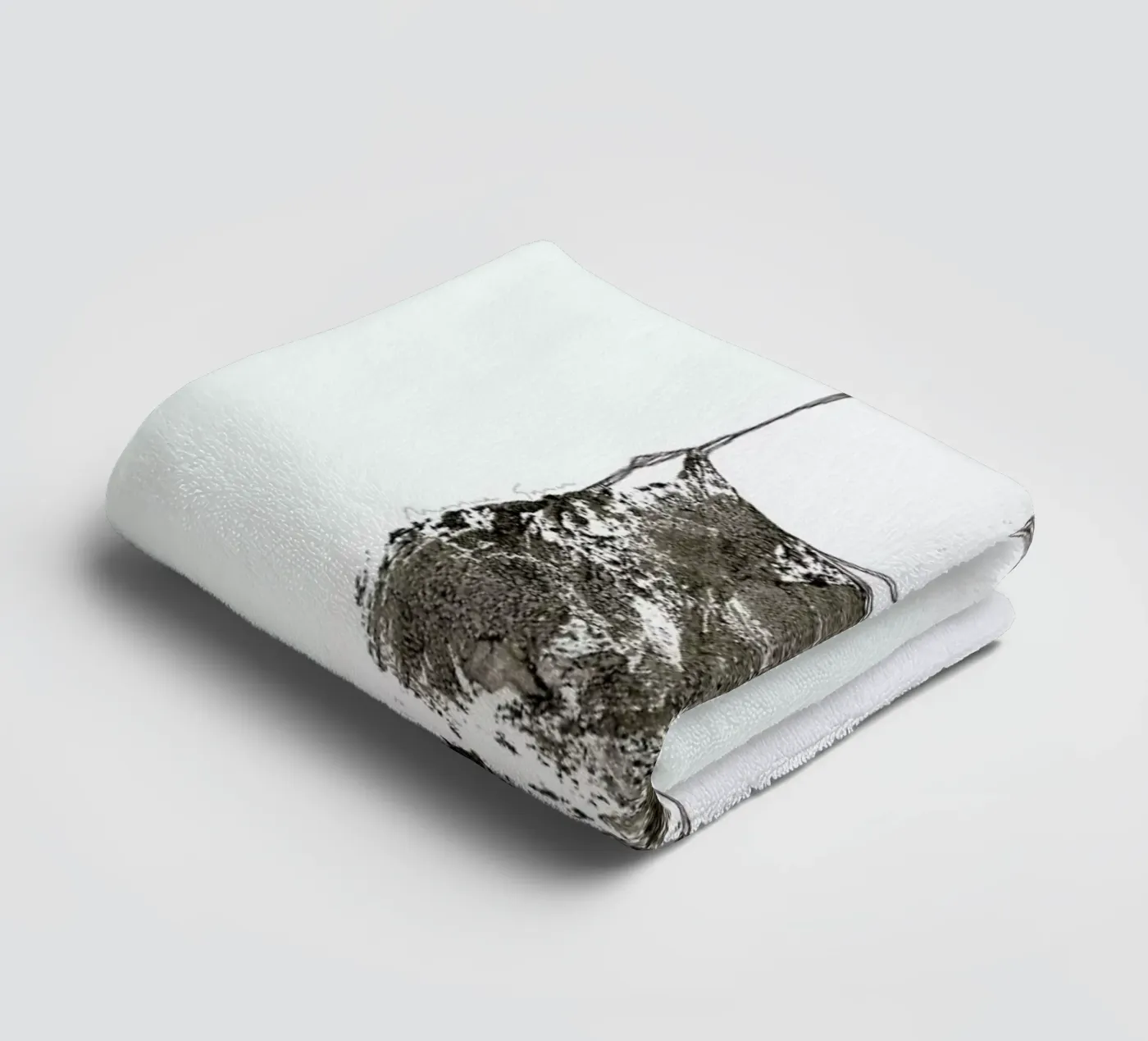 B towel by Marina Guiu