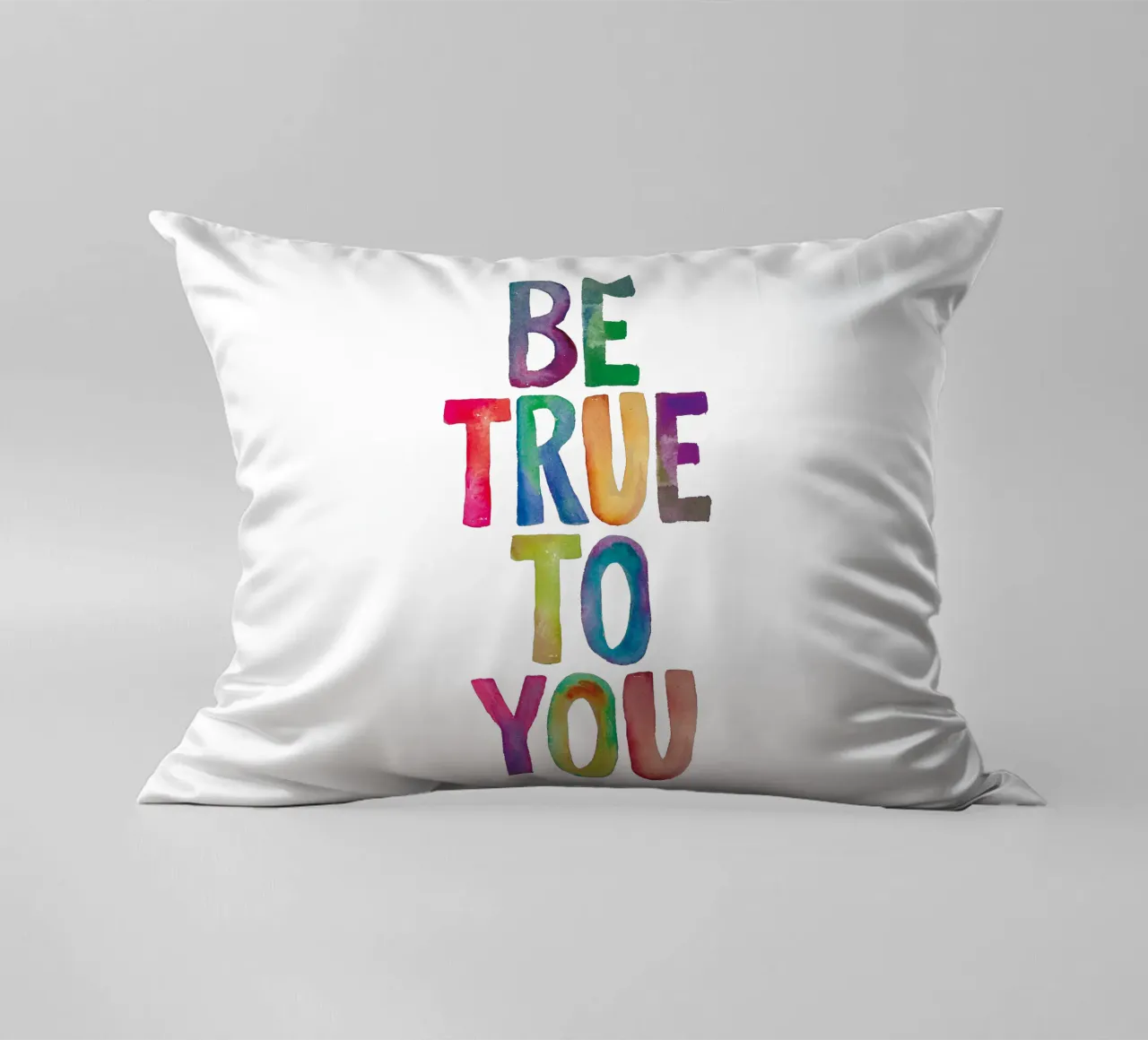 Be True to You - Design tipografico arcobaleno per bambini cuscino da THE MOTIVATED TYPE