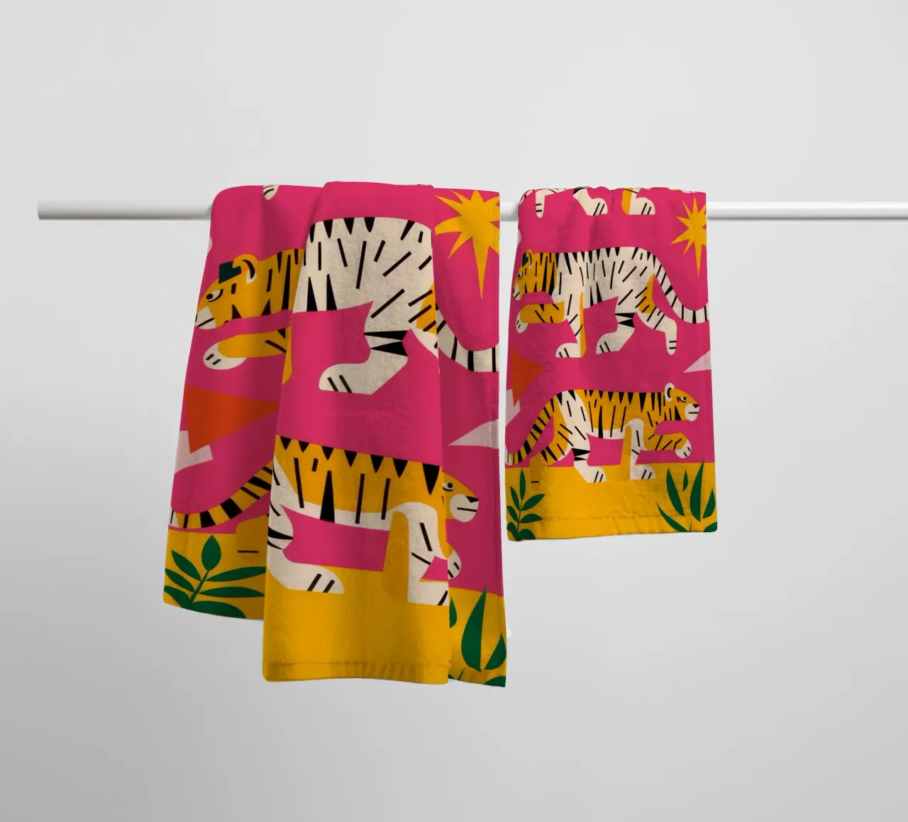 Tiger und Sterne Handtuch von Demar Galleria