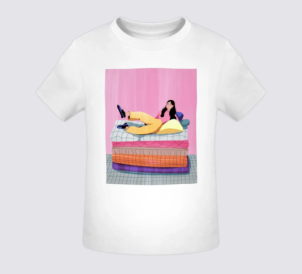 Ontspannen op bed baby t-shirt van Demar Galleria