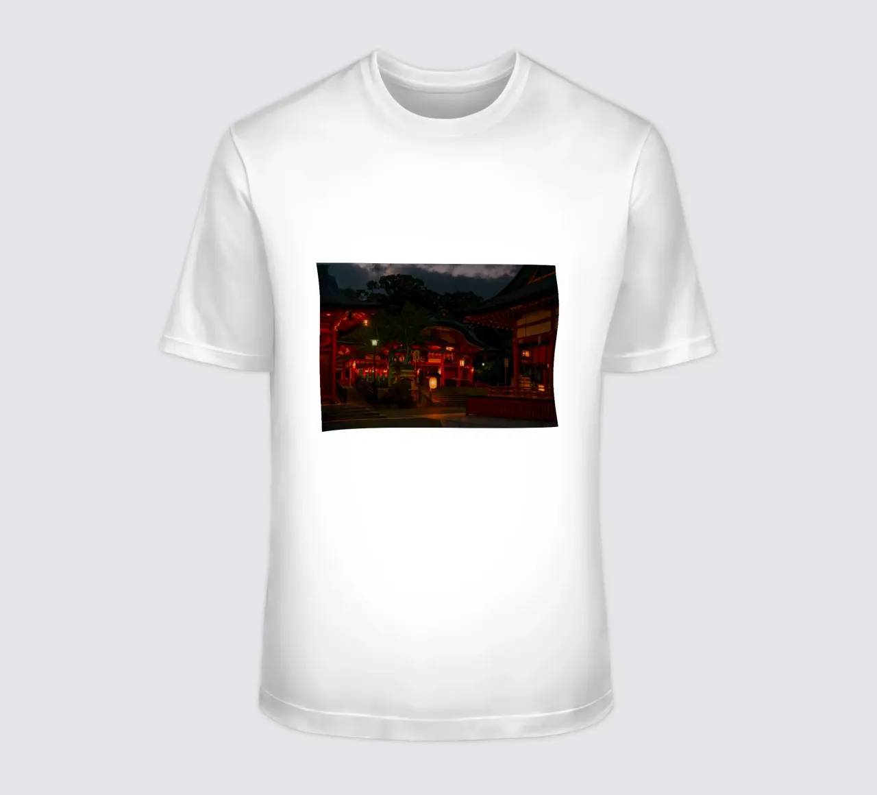 Tempio di Kyoto di notte t-shirt da Marcel Bisig