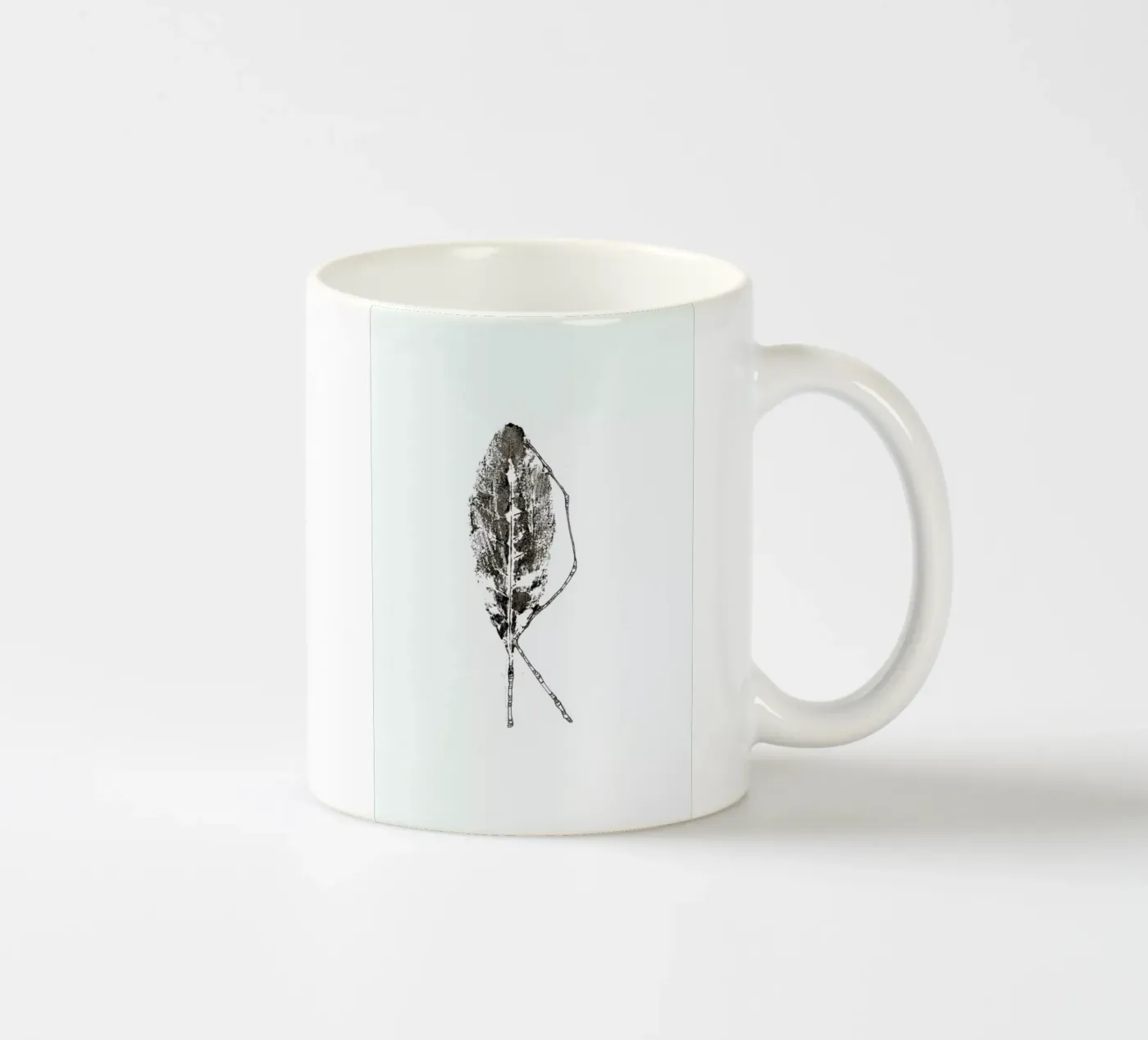 R ceramic mug by Marina Guiu