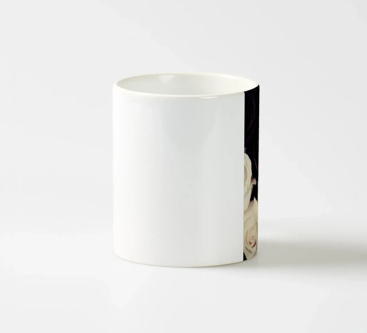 Rose Bouquet tazza in ceramica da Ingrid Beddoes