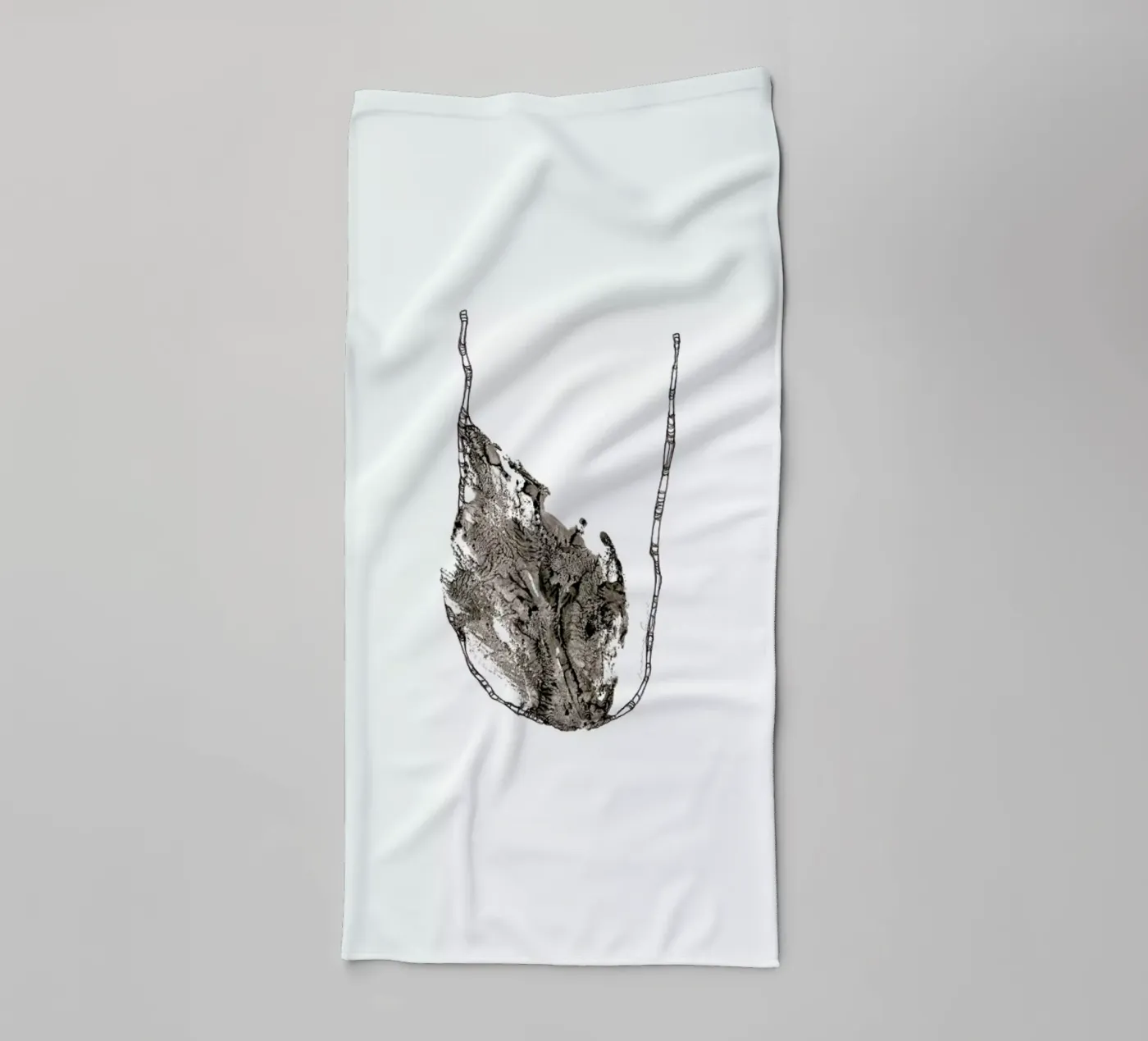 U towel by Marina Guiu