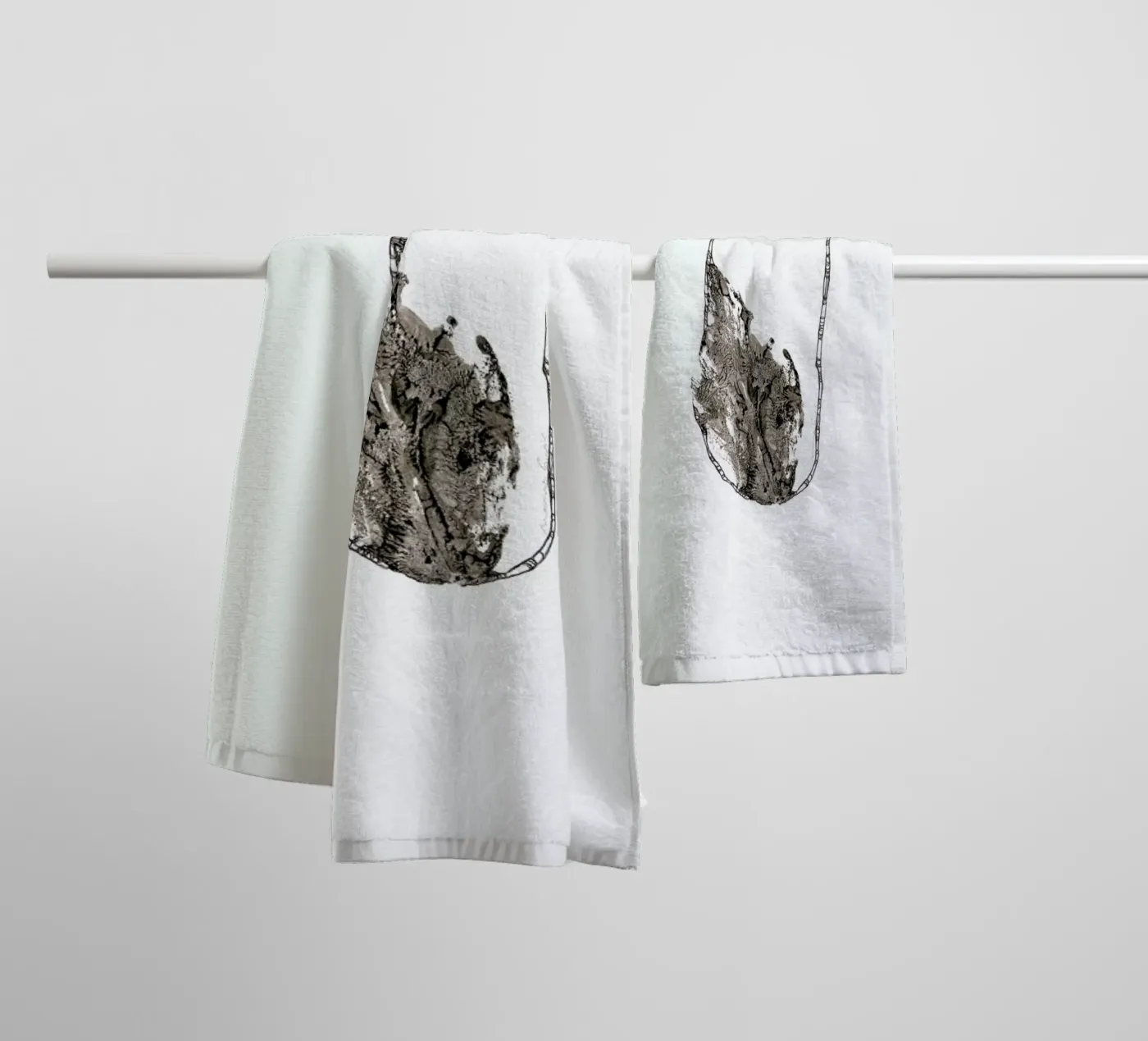 U towel by Marina Guiu