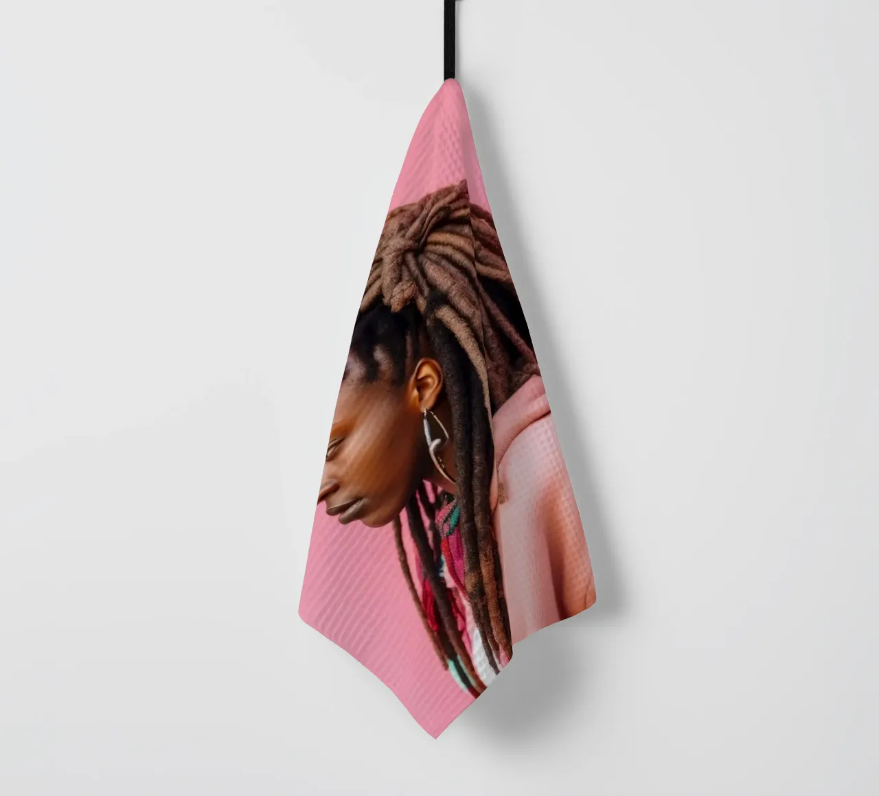 Donna elegante con capelli rasta contro un muro rosa canovaccio da cucina da Lisa Artifexia