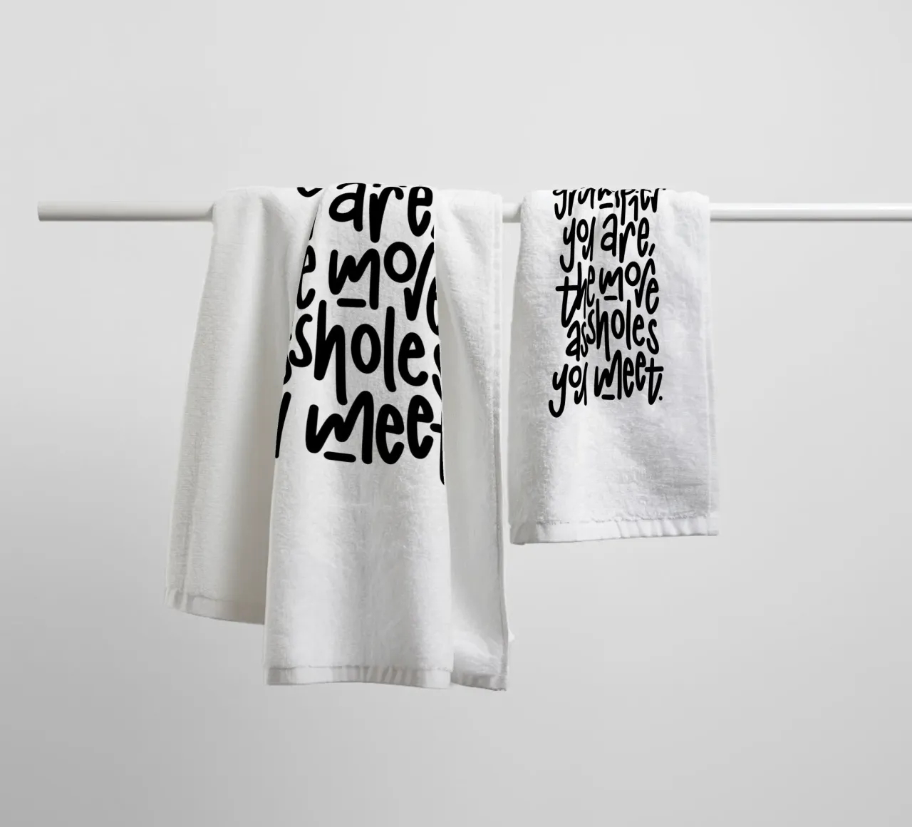 Grumpy asciugamano da bagno da LIMITED EDITION LETTERS