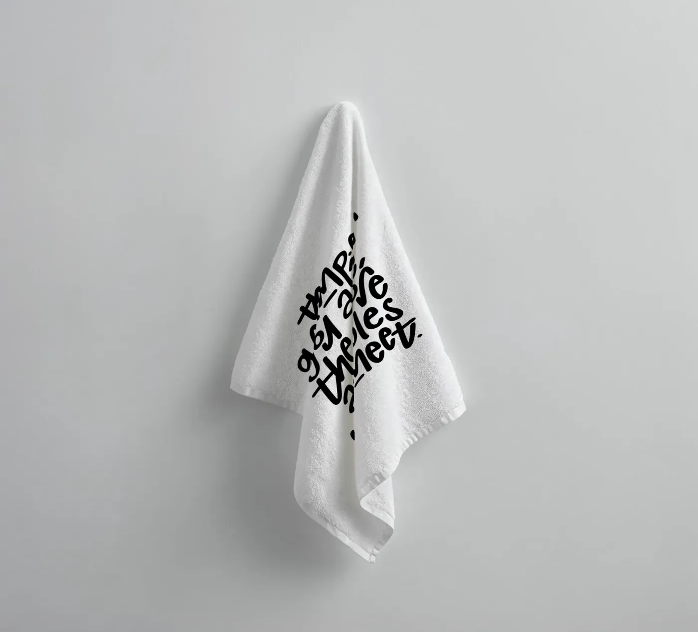 Grumpy Handtuch von LIMITED EDITION LETTERS