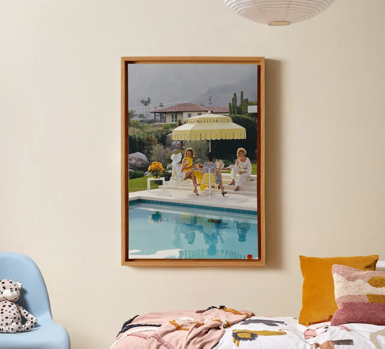 Slim Aarons, fotografia a bordo piscina, poster vintage retrò tela con Cornice a cassetta da TheTravelClub