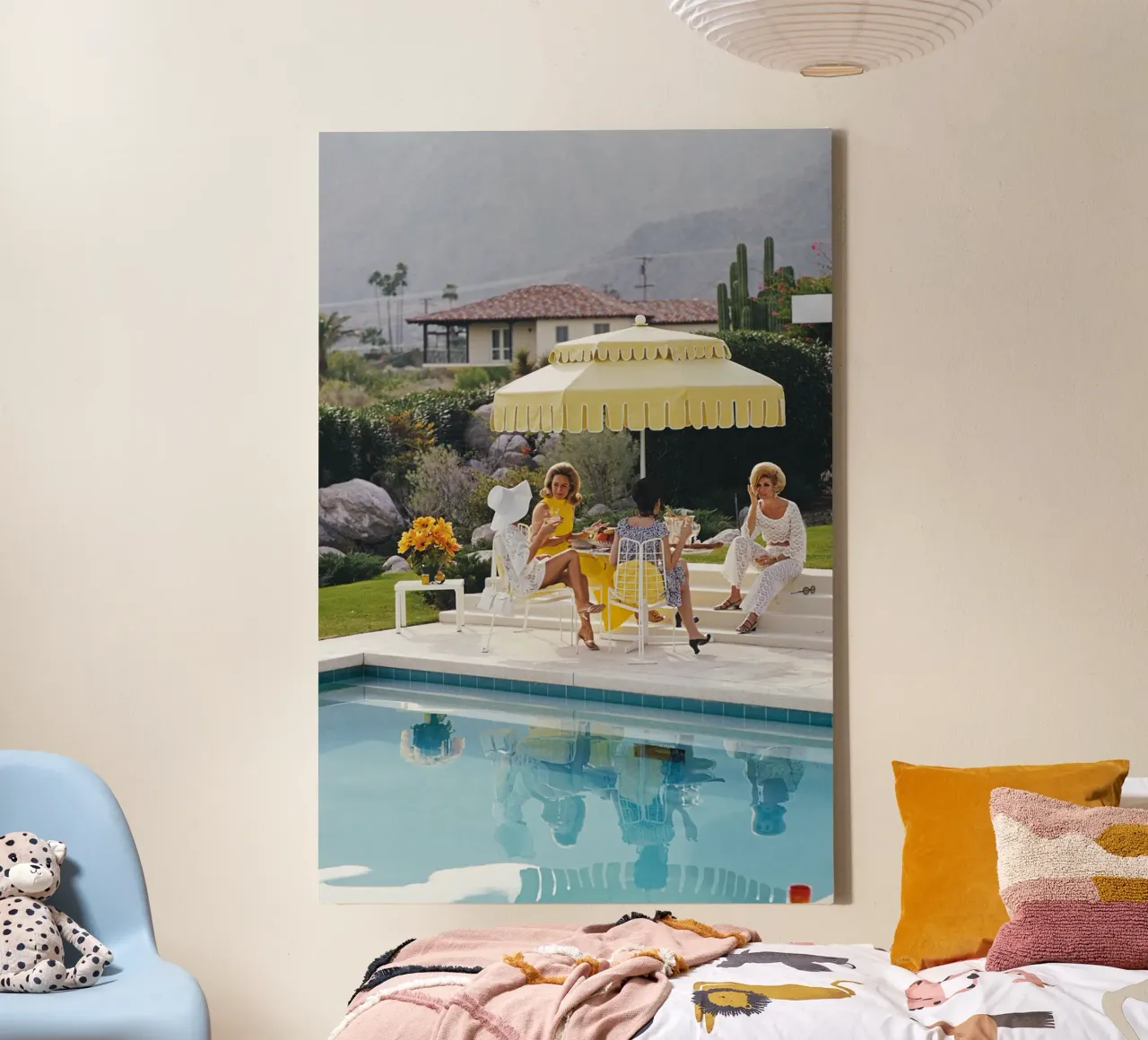 Slim Aarons, fotografia a bordo piscina, poster vintage retrò tela con Cornice a cassetta da TheTravelClub