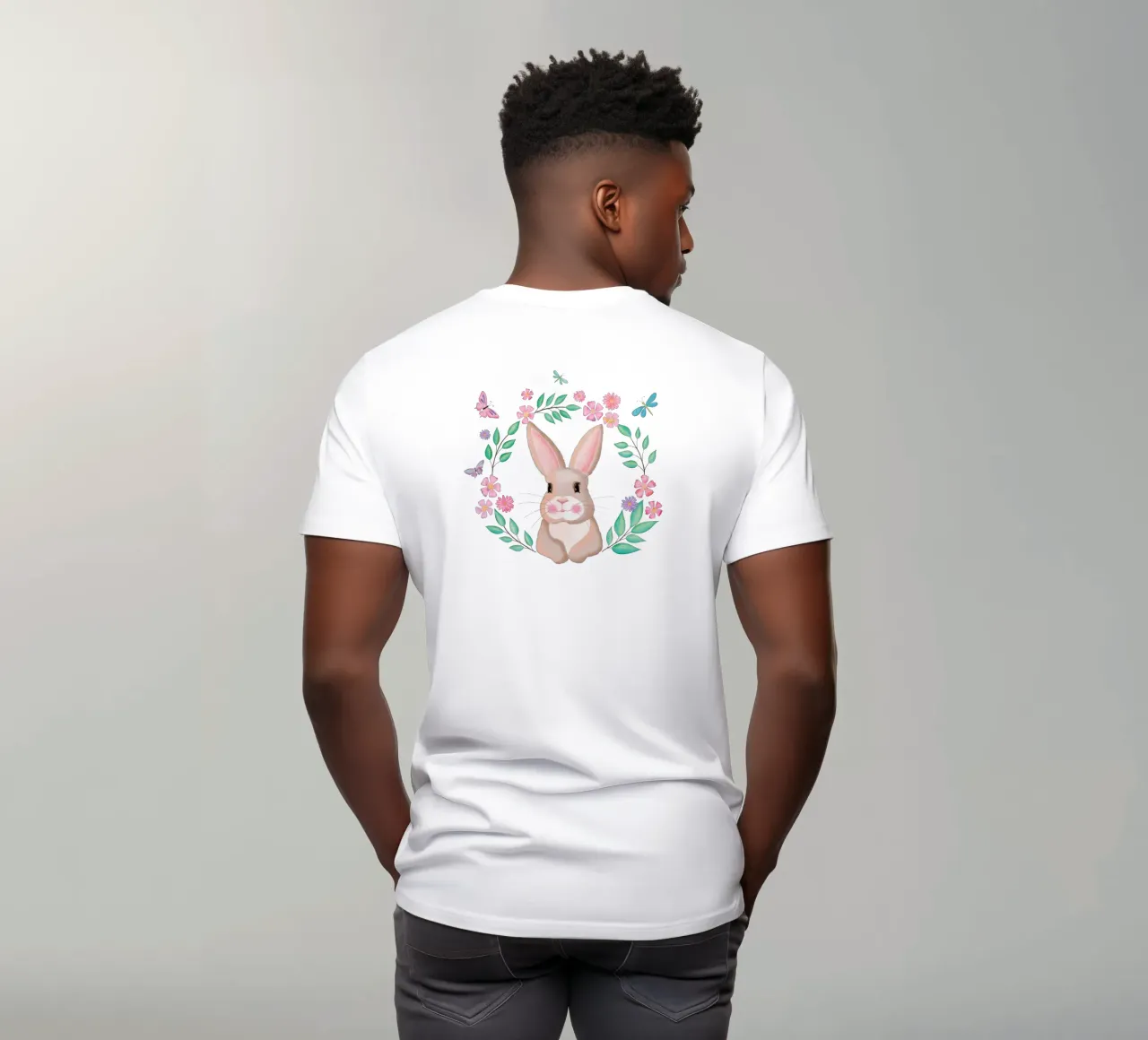 Simpatico coniglietto in una corona di fiori. Non solo per Pasqua. t-shirt da CalliLetters