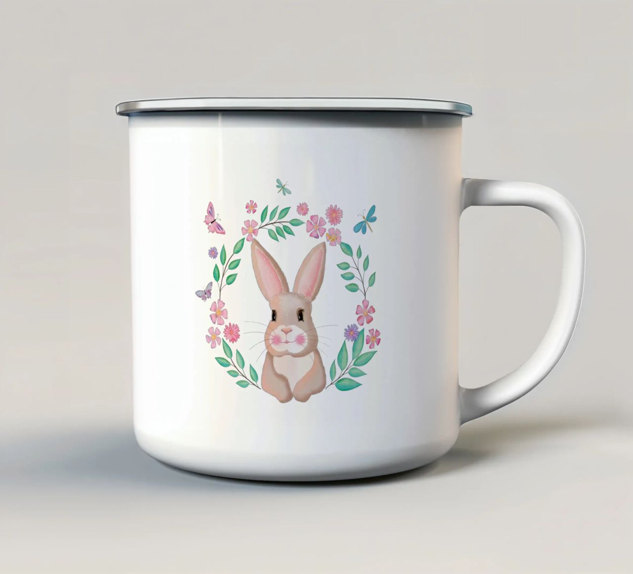 Simpatico coniglietto in una corona di fiori. Non solo per Pasqua. tazza in smalto da CalliLetters