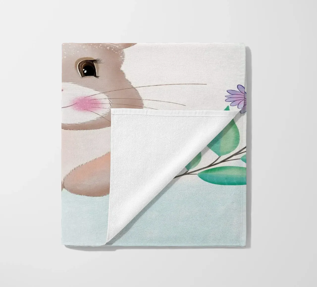 Simpatico coniglietto in una corona di fiori. Non solo per Pasqua. telo mare da CalliLetters