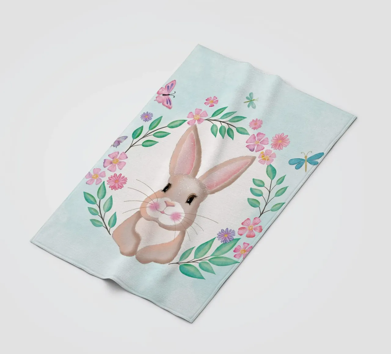 Simpatico coniglietto in una corona di fiori. Non solo per Pasqua. coperta in pile da CalliLetters