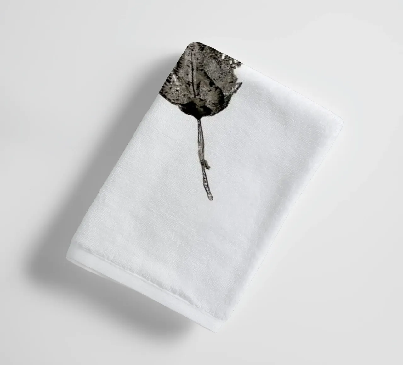 X towel by Marina Guiu