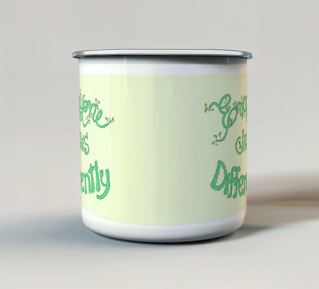Ognuno cresce in modo diverso tazza in smalto da Loobs