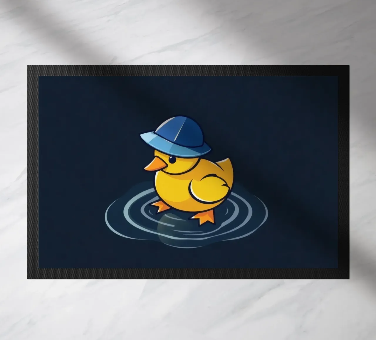 Anatra colorata con cappello blu galleggia nell'acqua increspata zerbino da DesignDoodle
