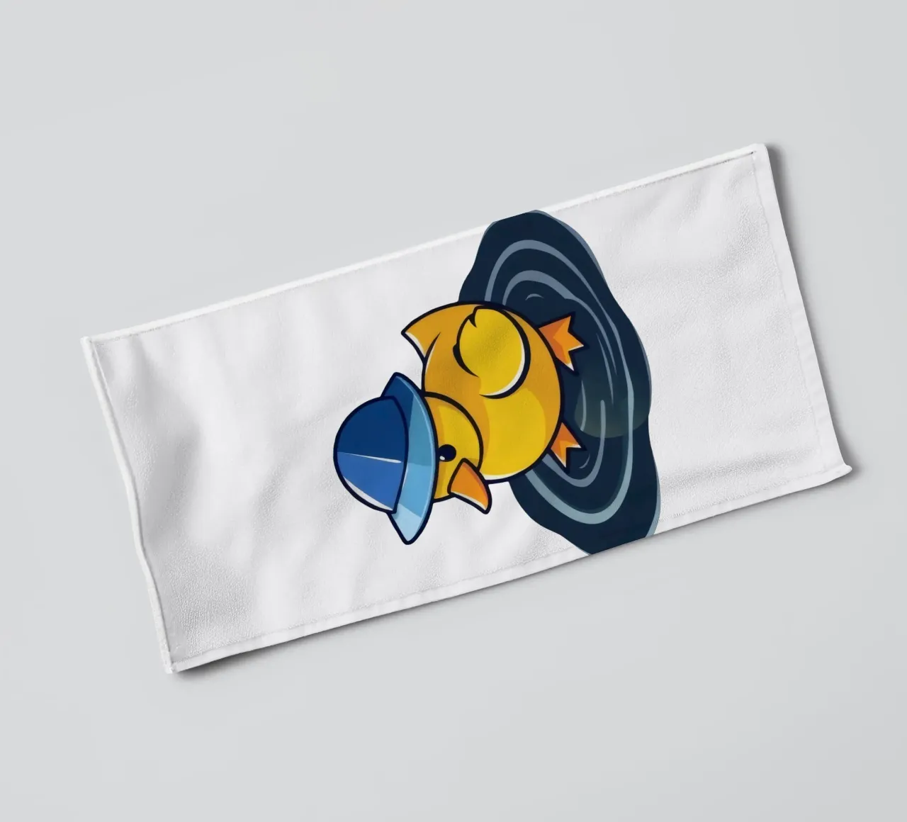 Anatra colorata con cappello blu galleggia nell'acqua increspata asciugamano da bagno da DesignDoodle