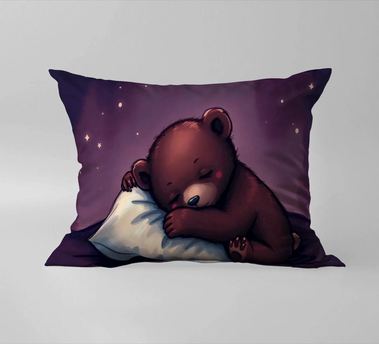 Un mignon ours brun câline un oreiller sous un ciel étoilé coussin de DesignDoodle
