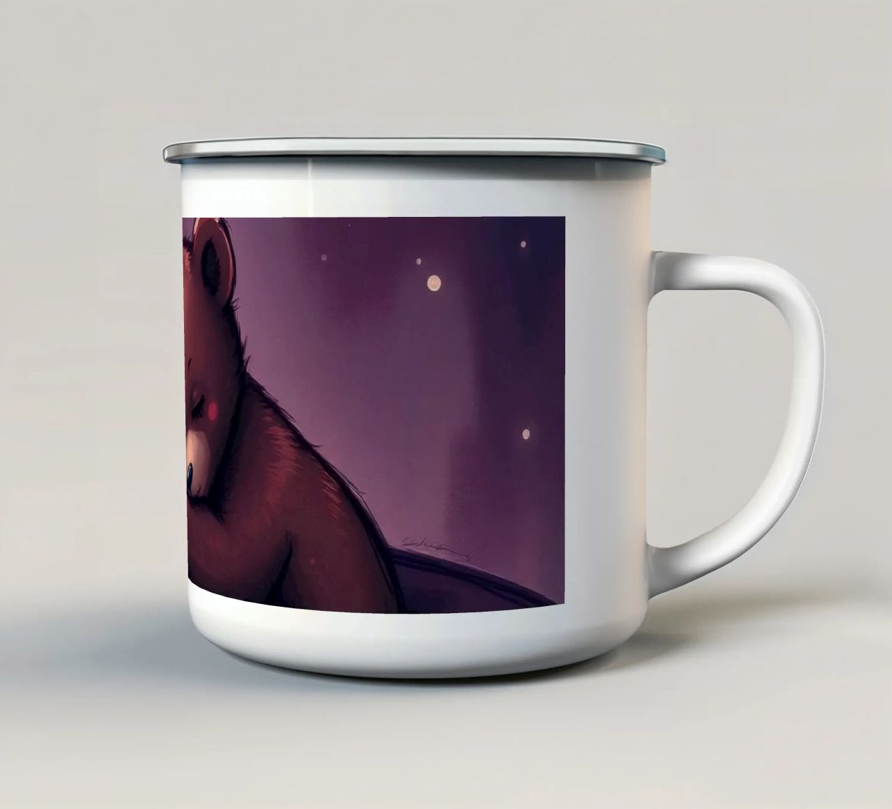 Un mignon ours brun câline un oreiller sous un ciel étoilé mug en émail de DesignDoodle