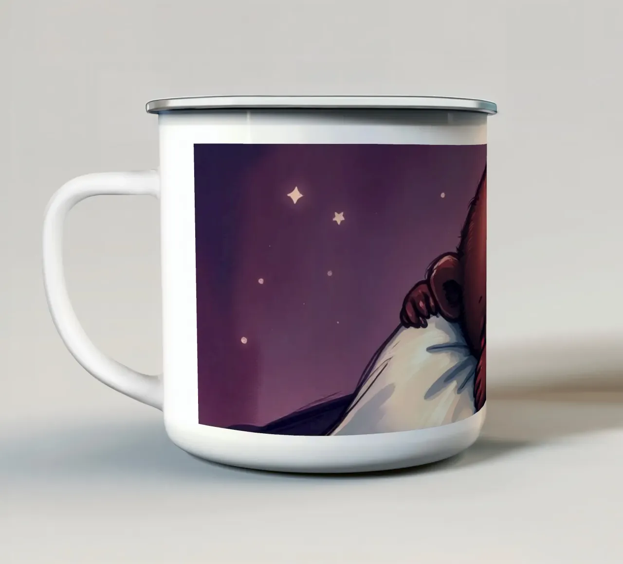 Un simpatico orso bruno coccola un cuscino sotto un cielo stellato tazza in smalto da DesignDoodle