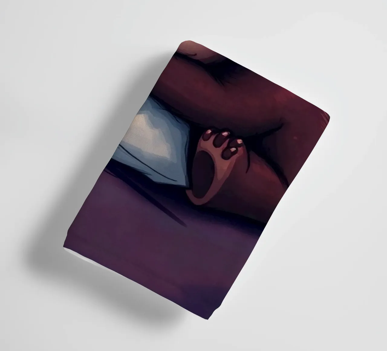Un simpático oso pardo abraza una almohada bajo un cielo estrellado toalla de baño de DesignDoodle