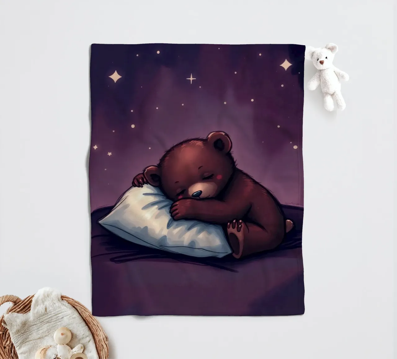 Un simpatico orso bruno coccola un cuscino sotto un cielo stellato coperta in pile da DesignDoodle