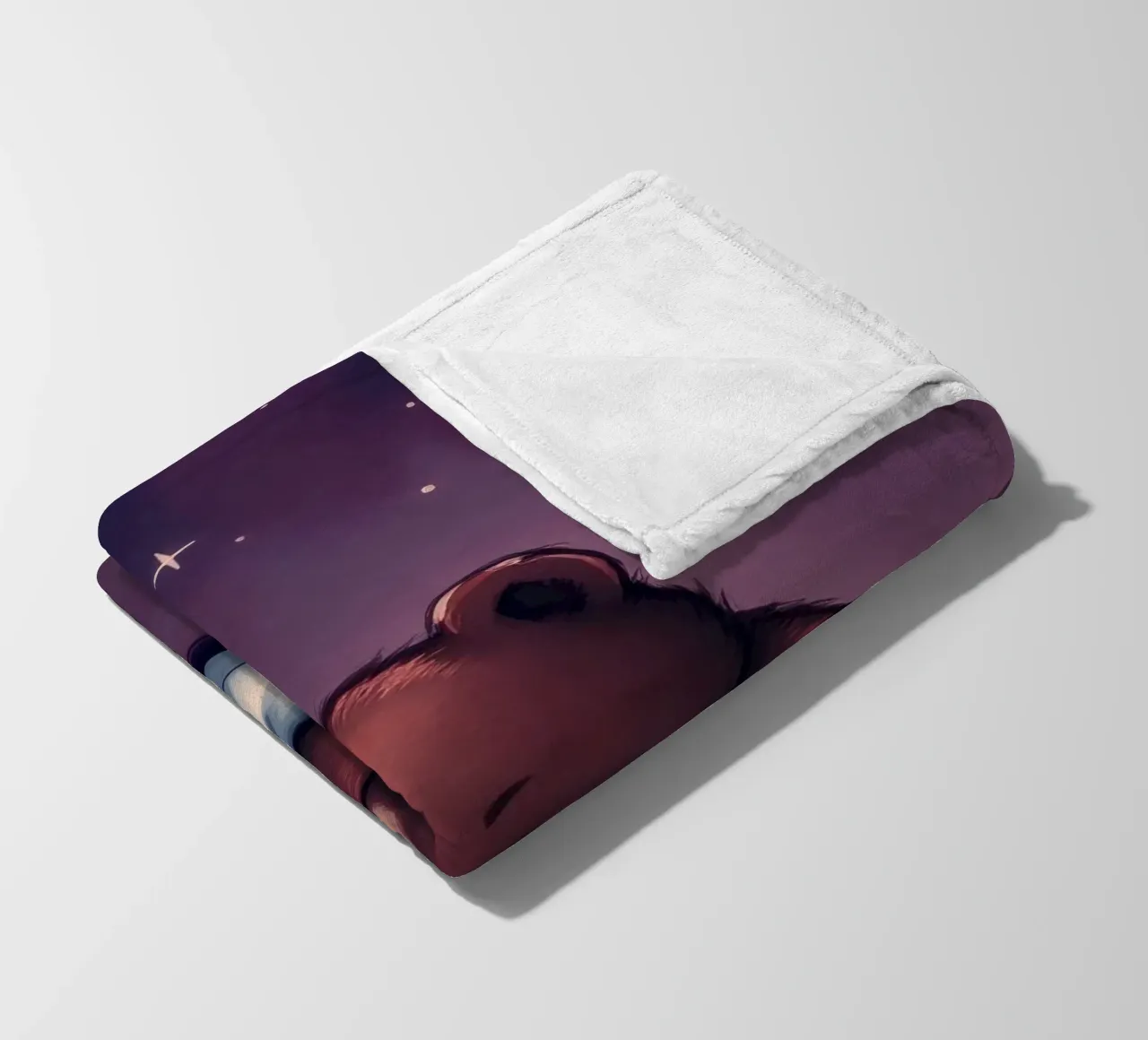 Un simpatico orso bruno coccola un cuscino sotto un cielo stellato coperta in pile da DesignDoodle