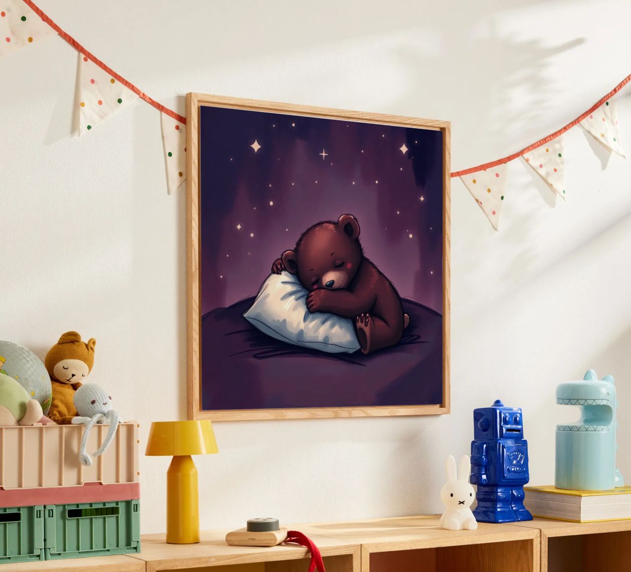 Un mignon ours brun câline un oreiller sous un ciel étoilé plexiglas de DesignDoodle
