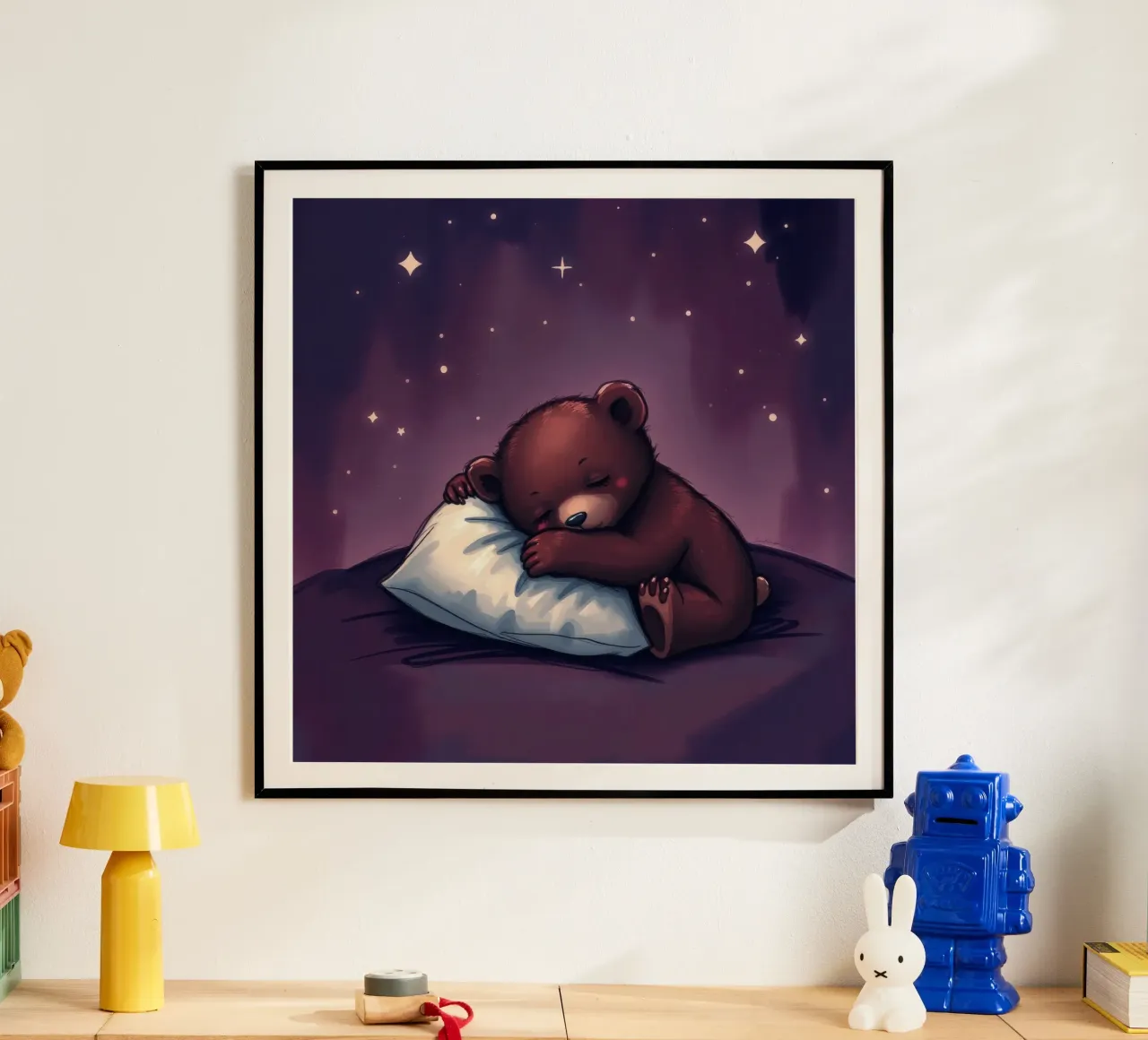 Un simpatico orso bruno coccola un cuscino sotto un cielo stellato carta hahnemühle da DesignDoodle