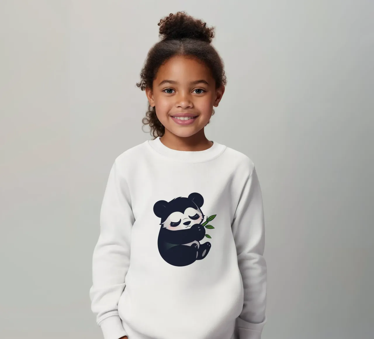 Lindo personaje panda disfrutando tranquilamente del bambú sudadera para niño de DesignDoodle