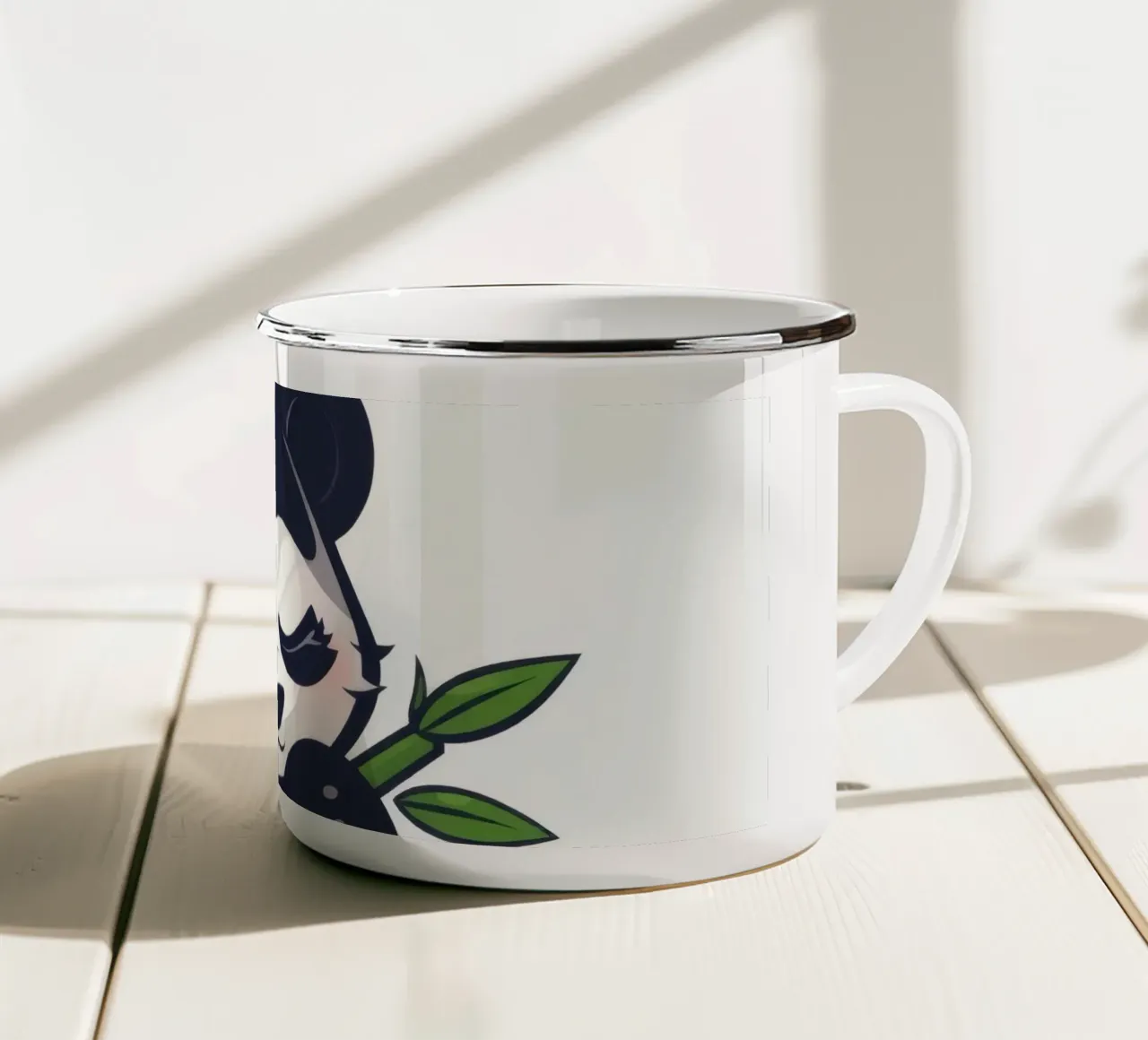 Simpatico panda che si gode pacificamente il bambù tazza in smalto da DesignDoodle