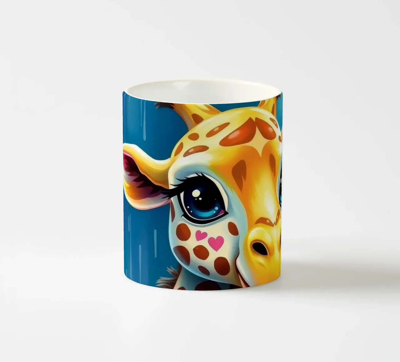 Girafe aux grands yeux regardant joyeusement dans un style artistique coloré mug en céramique de DesignDoodle