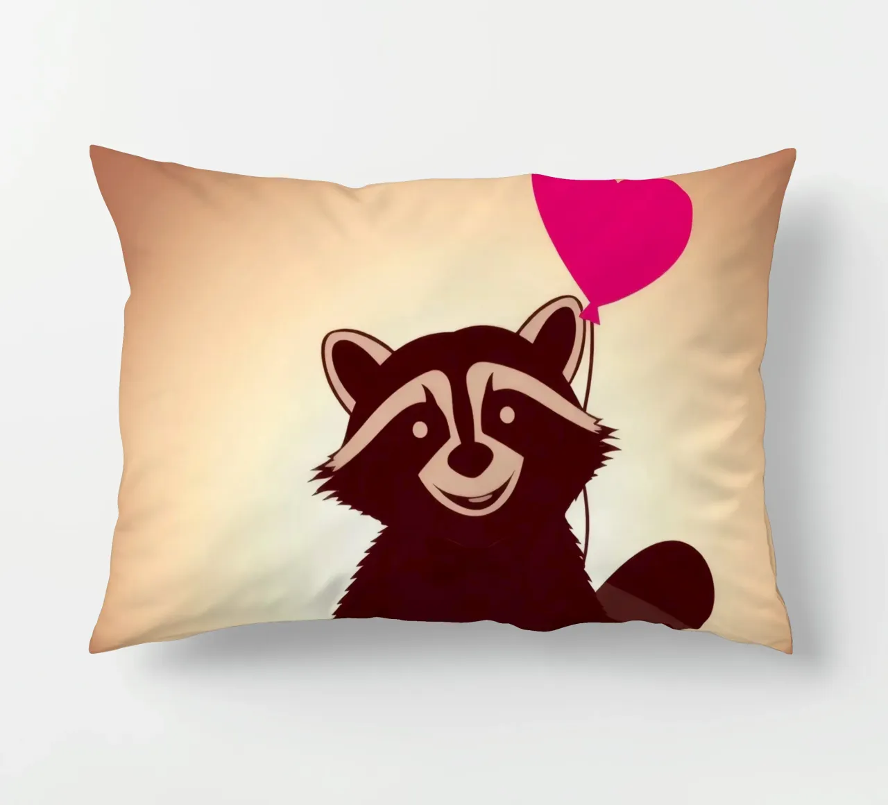 Procione con un palloncino a forma di cuore in piedi con gioia cuscino da DesignDoodle