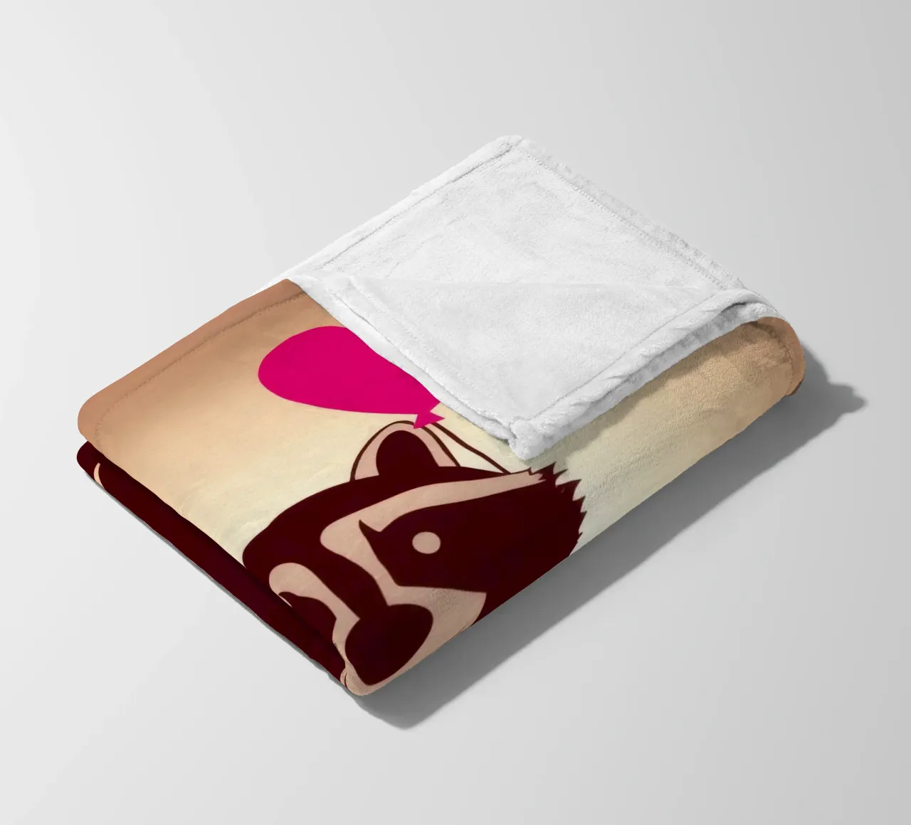 Procione con un palloncino a forma di cuore in piedi con gioia coperta in pile da DesignDoodle