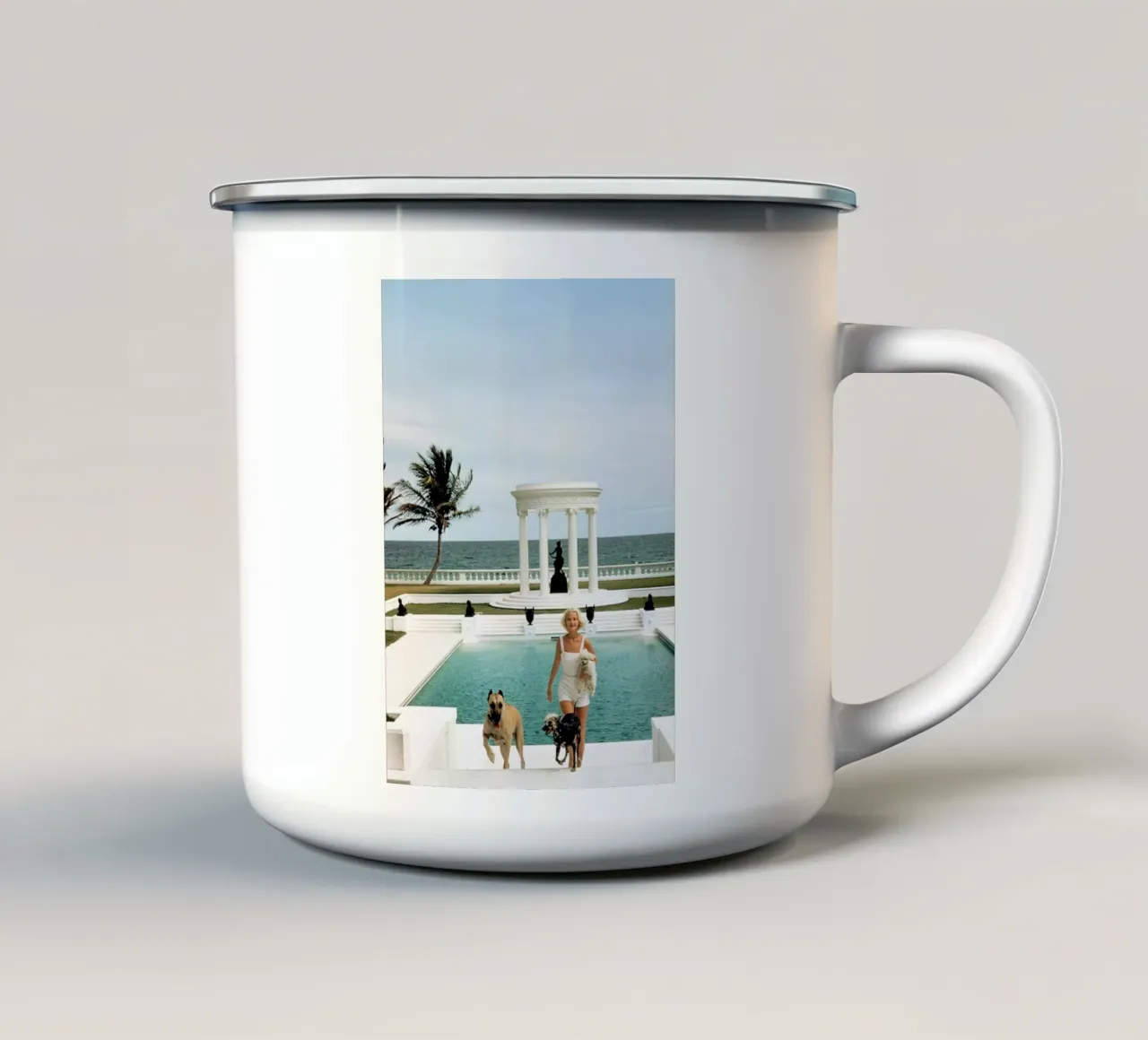 Slim Aarons Poster d'epoca, poster retrò, stampa di viaggio tazza in smalto da TheTravelClub