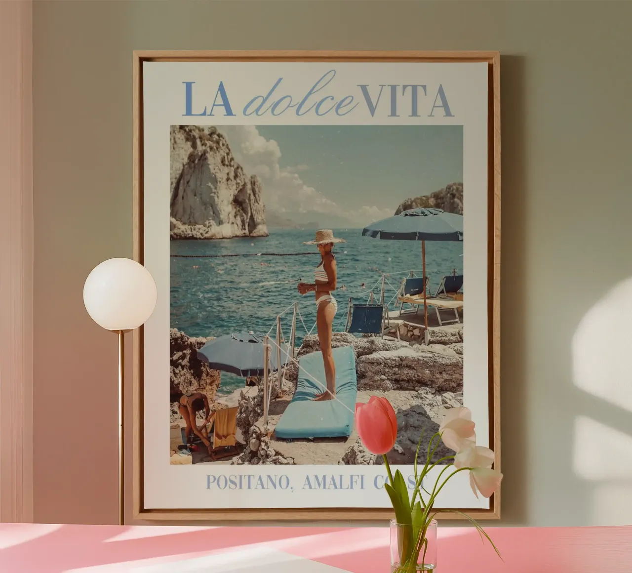 La Dolce Vita Woman Poster, Vintage Beach Print tela con Cornice a cassetta da TheTravelClub