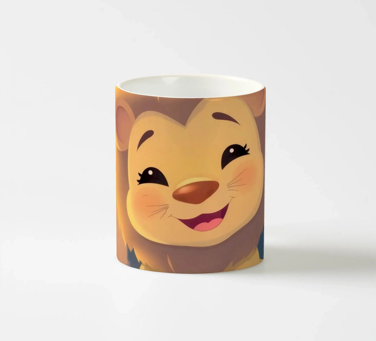 Carino animato cucciolo di leone seduto vicino candele luminose notte tazza in ceramica da DesignDoodle