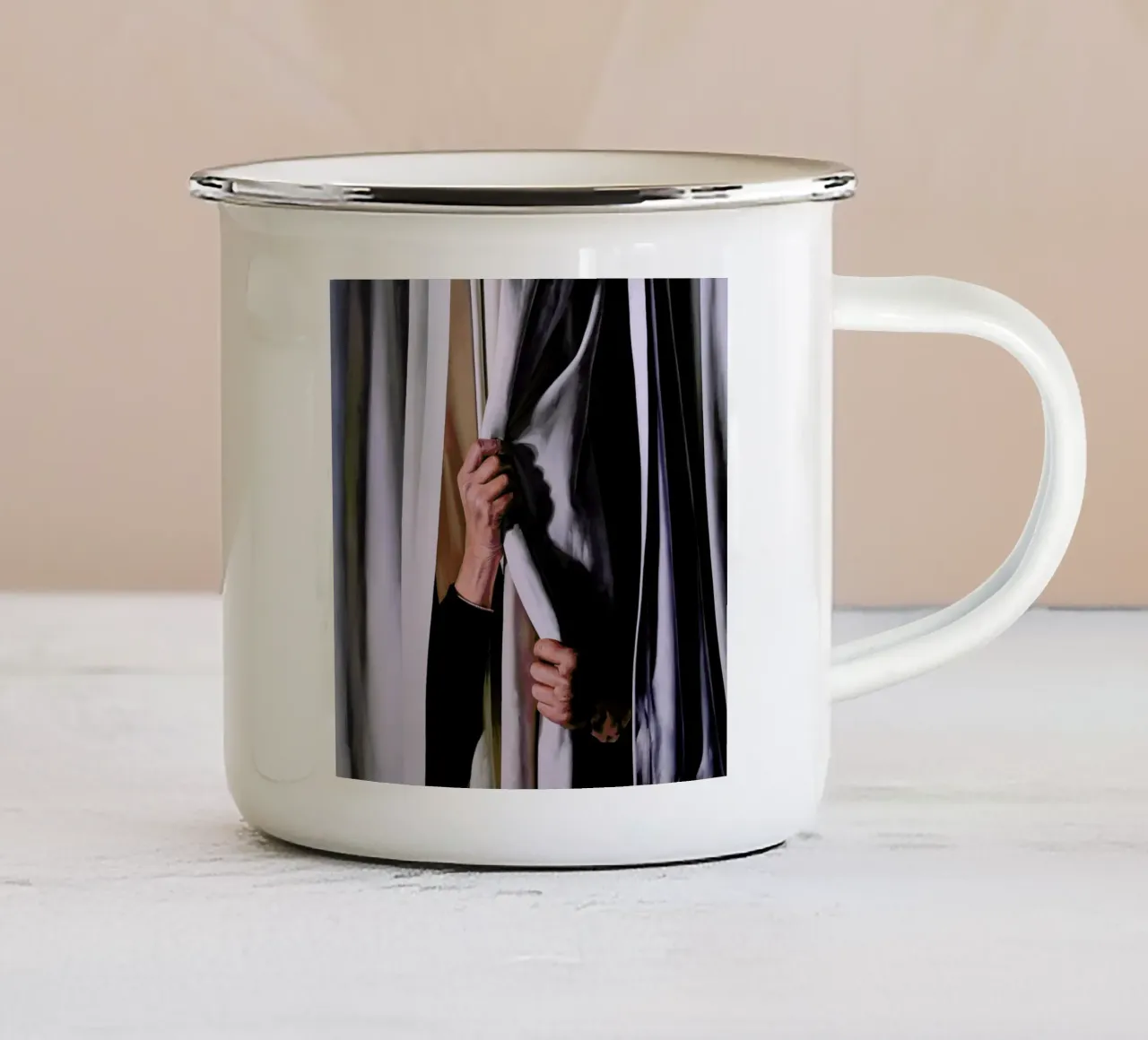 Le Rideau tazza in smalto da Jérôme Romain