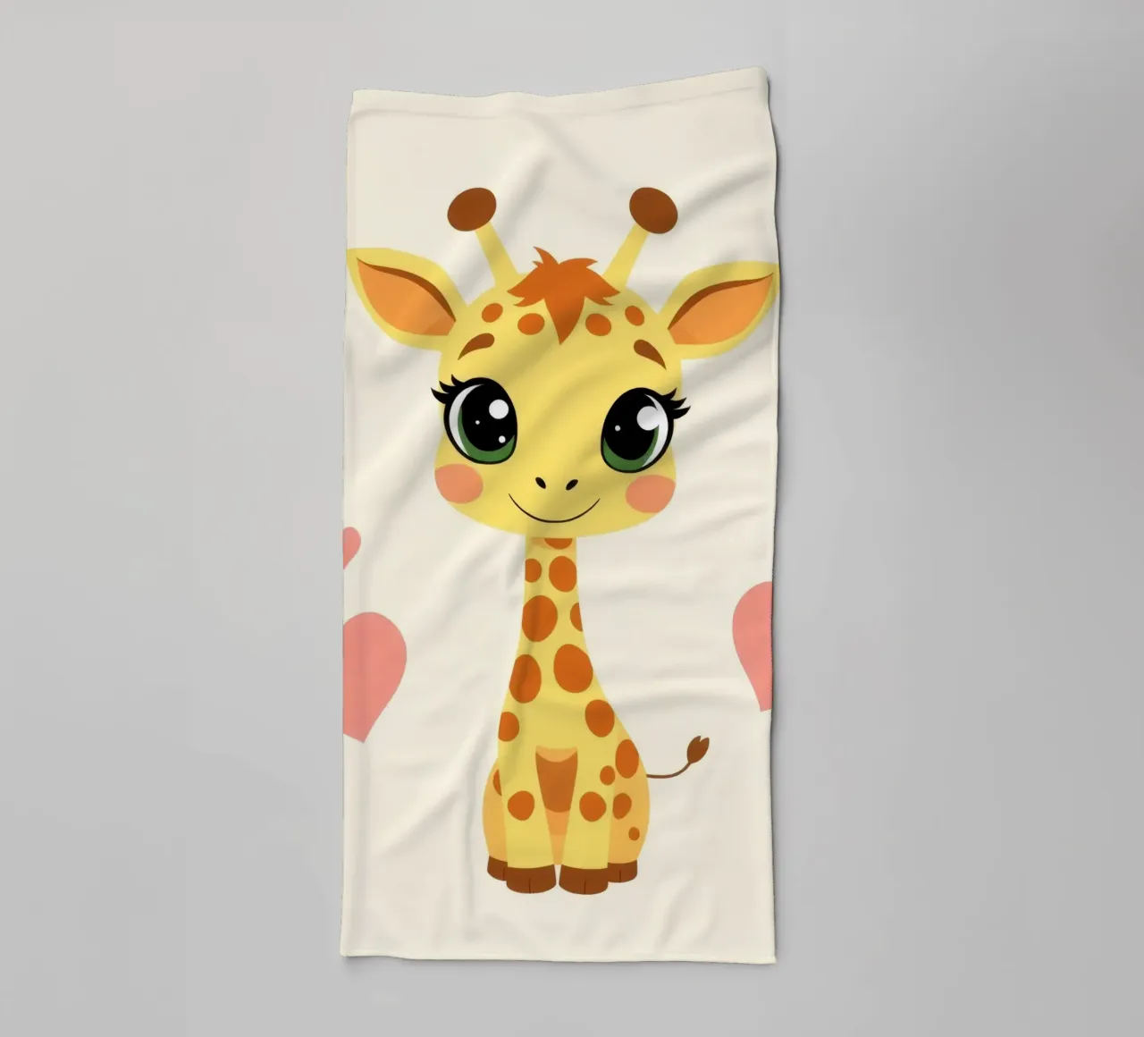 Simpatica giraffa a cartoni animati con grandi occhi e decorazioni a cuore su asciugamano da bagno da DesignDoodle