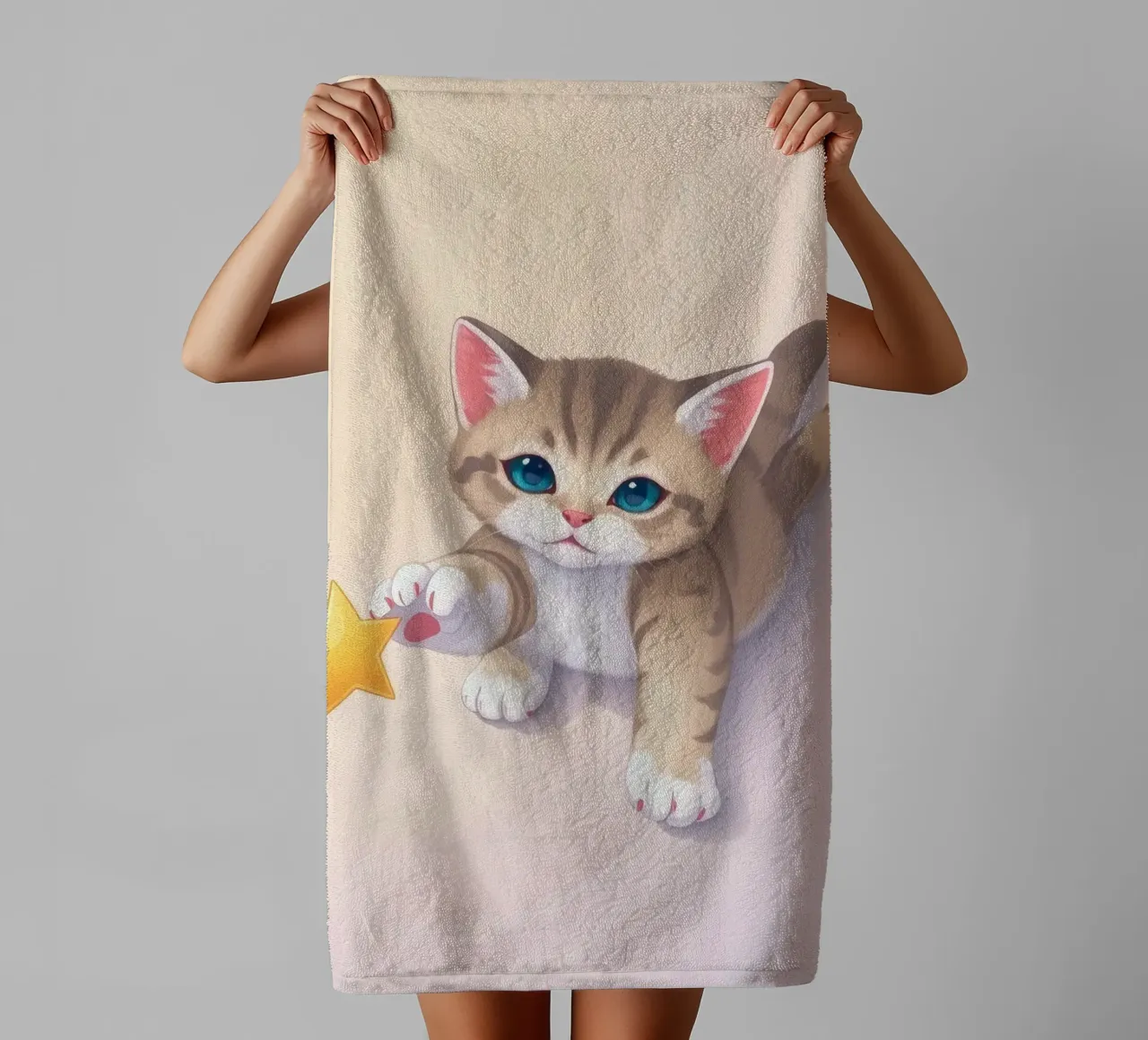 Chaton mignon qui cherche à attraper une étoile jaune brillante serviette de bain de DesignDoodle