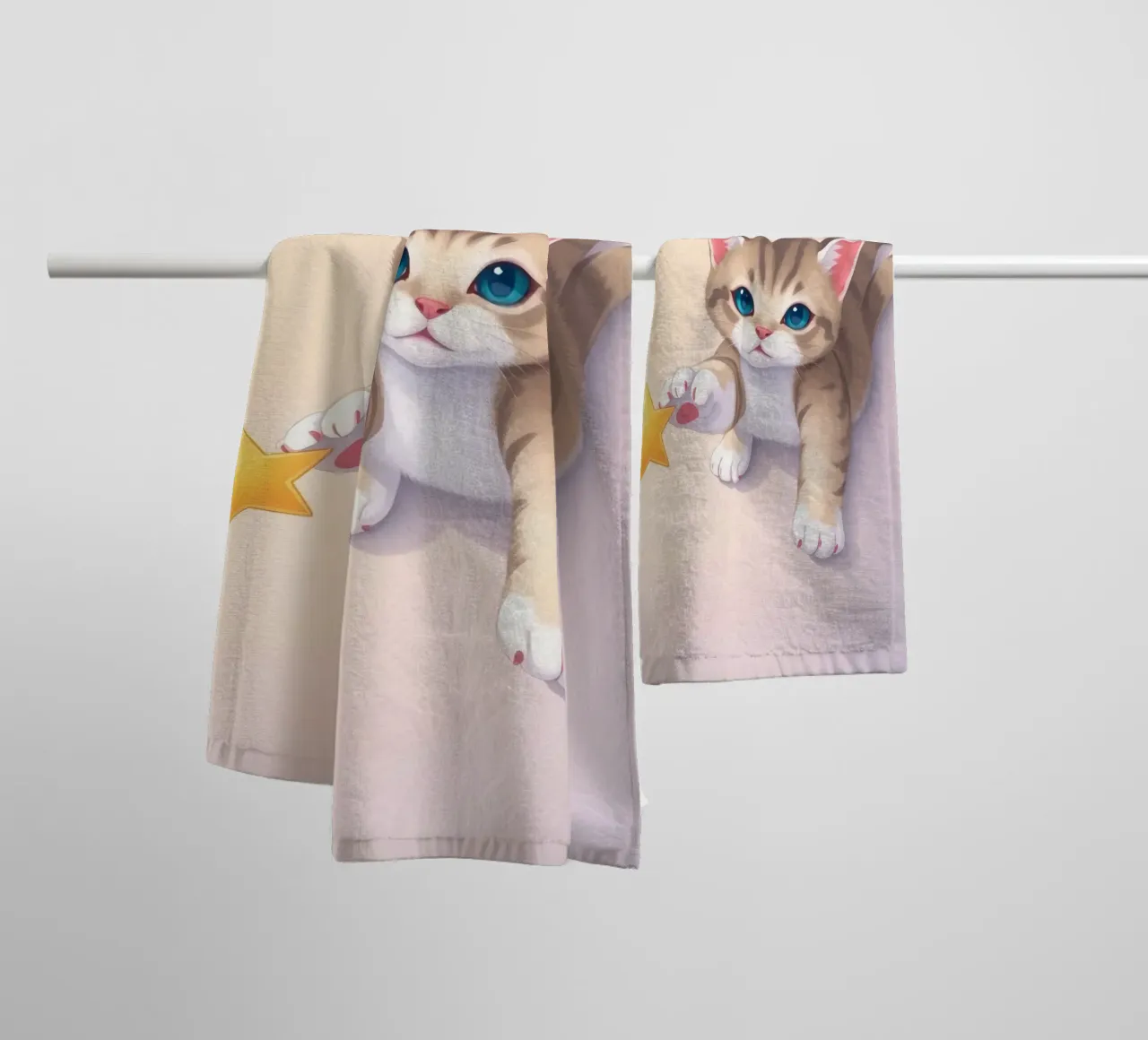 Chaton mignon qui cherche à attraper une étoile jaune brillante serviette de bain de DesignDoodle