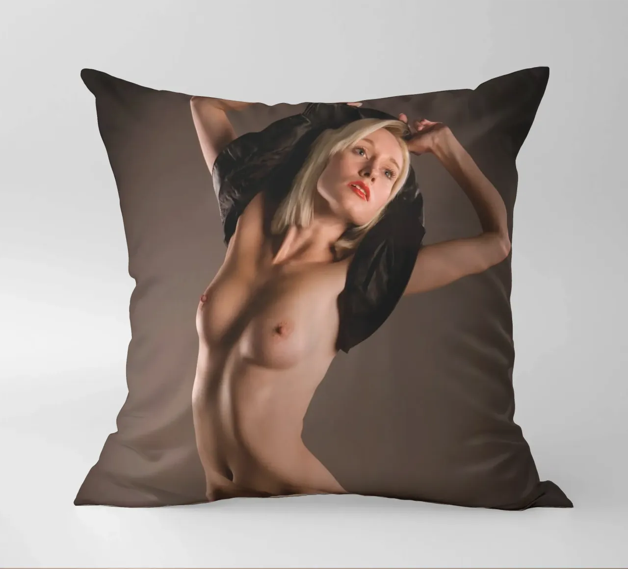 Giacca nera piccola cuscino da Dave Hare Photography