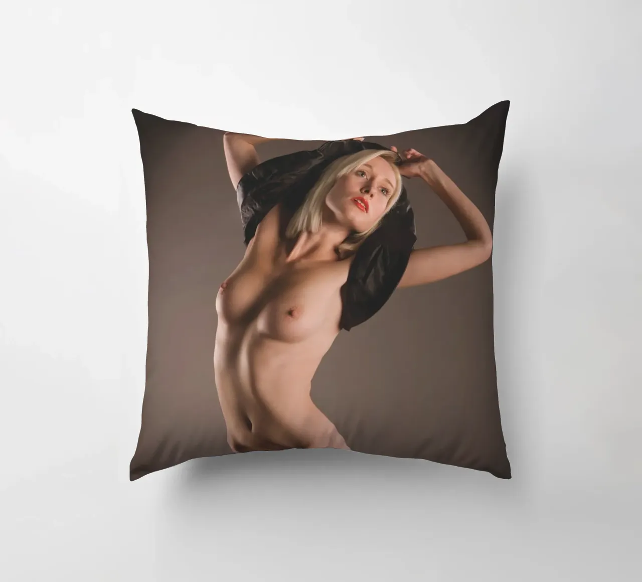 Giacca nera piccola cuscino da Dave Hare Photography