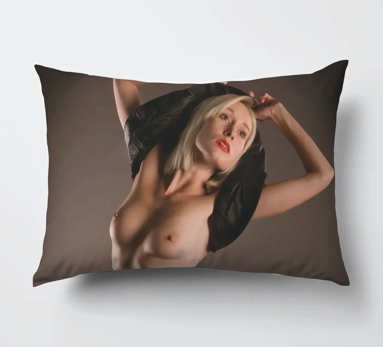 Giacca nera piccola cuscino da Dave Hare Photography