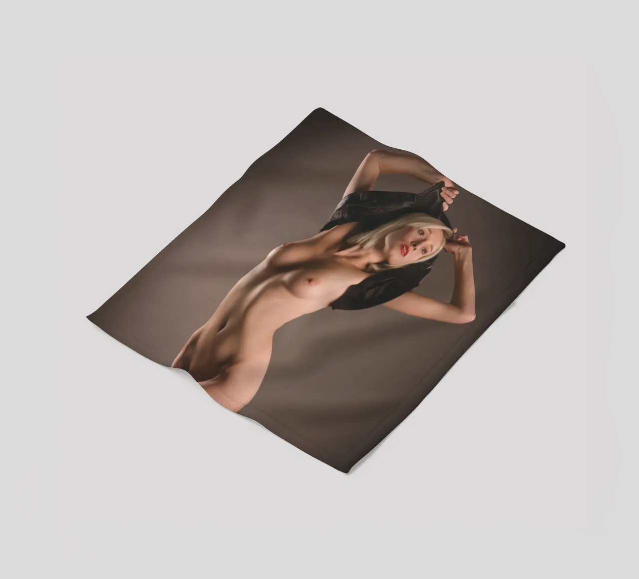 Giacca nera piccola coperta in pile da Dave Hare Photography