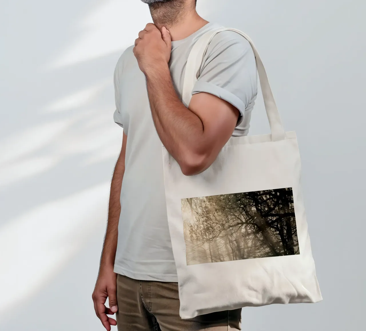An image of a beautiful tree in the fog in the forest tote bag de anderm